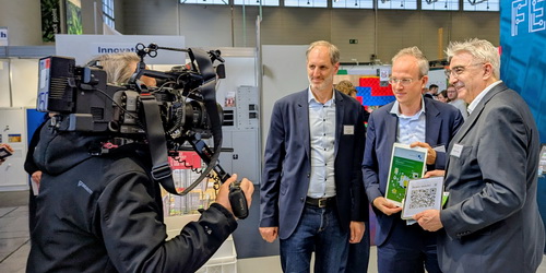 Dr. Thorsten Schmiege stellt den Medienkompetenzbericht der Landesmedienanstalten vor