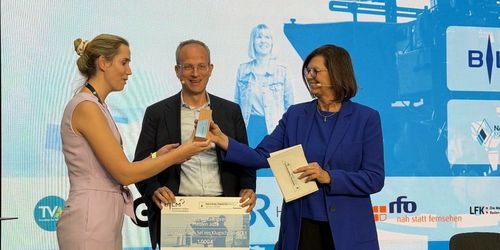Übergabe des Preise durch Landtagspräsidentin Ilse Aigner