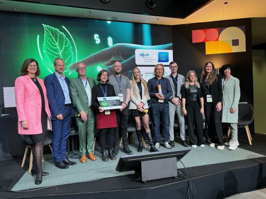 Foto Gewinner Nachhaltigkeitspreis 2024 auf den MTM Foto Gewinner Nachhaltigkeitspreis 2024 auf den MTM