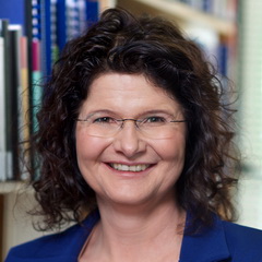 Dr. Maya Götz