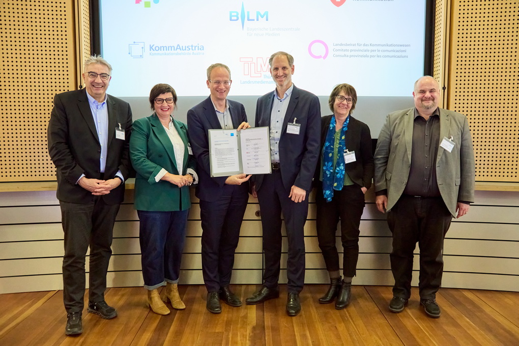 Nach der Unterzeichnung der Erklärung zur Transalpinen Tagung