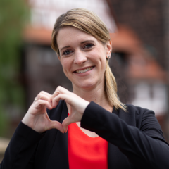 Julia Feuerstein Julia Feuerstein